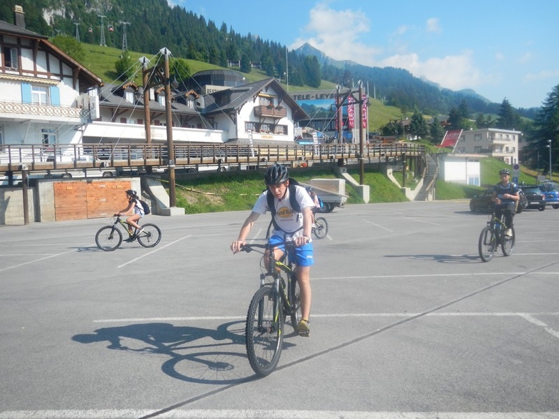 Village Camps International Summer Camp Leysin, Switzerland 2025-08-09 https://www.villagecamps.com/journals_admin/images/683-8-MTB (15).jpg